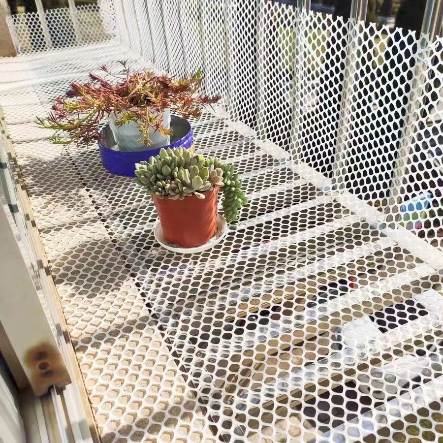 Balcony protection net