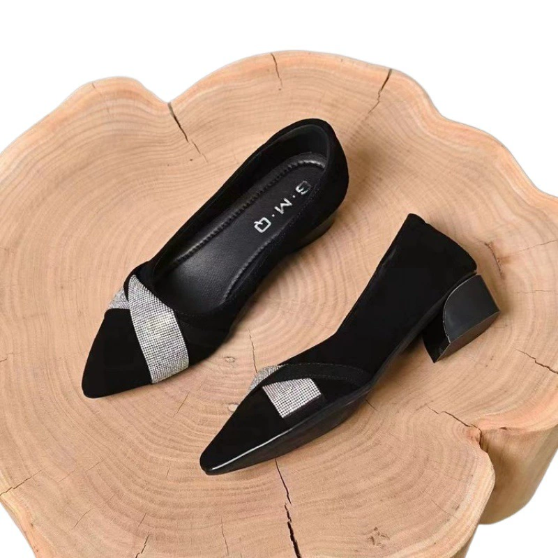 Mid-heeled shoes with stilettos